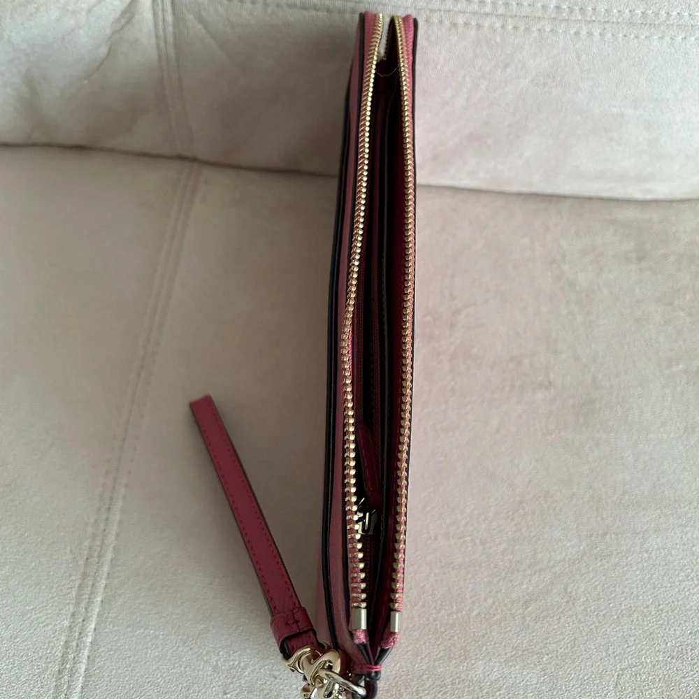 🔥NWT🔥 Coach XL Long Leather Wallet with Detachable Wrist Strap, Elegant Stylish